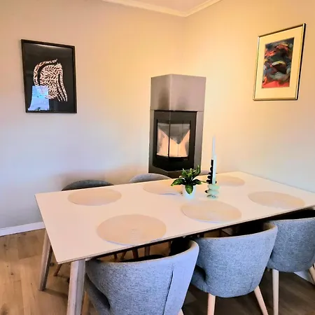 Lägenhet In Beautiful 2br Sea View - Balcony